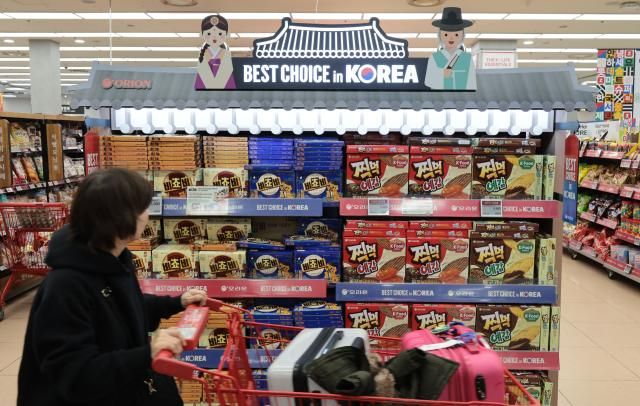 롯데마트 APEC 정상회의 맞춰 프로모션 진행 서울연합뉴스 김인철 기자 27일 서울 중구 롯데마트 서울역점에서 아시아태평양경제협력체APEC 정상회의에 맞춰 외국인을 대상으로 한 프로모션이 진행되고 있다 20251027 yatoyaynacokr2025-10-27 141212 저작권자 ⓒ ㈜연합뉴스 무단 전재 재배포 금지 AI 학습 및 활용 금지저작권자 ⓒ ㈜연합뉴스 무단 전재 재배포 금지 AI 학습 및 활용 금지