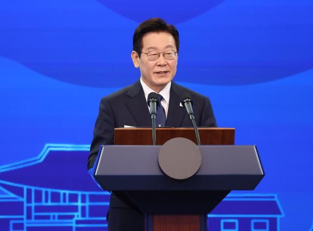 이재명 대통령이 1일 경북 경주 소노캄에서 열린 시진핑 중국 국가주석을 위한 국빈 만찬에서 만찬사를 하고 있다 사진연합뉴스