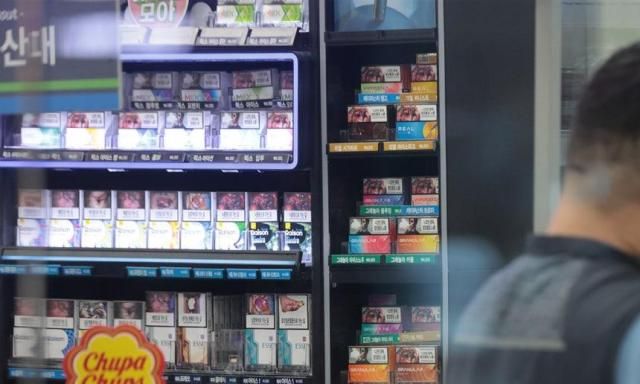 서울 시내 편의점에 담배 진열대 모습 사진연합뉴스