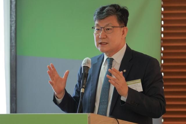 김남근 더불어민주당 코스피5000특위위원장이 4일 오후 서울 중구 프레스센터에서 열린 아주경제 특별포럼 다시 바이코리아BuyKOREA에서 참석자의 질문에 답하고 있다 20251104사진유대길 기자 dbeorlf123ajunewscom