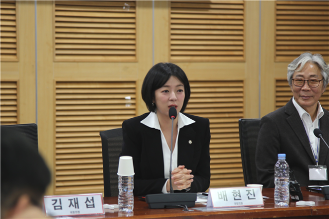 국민의힘 서울시당위원장인 배현진 의원이 5일 국회 의원회관에서 서울시당 도시 및 주거환경정비법 완화방안 정책토론회를 열고 모두발언을 하고 있다 사진배현진 의원실