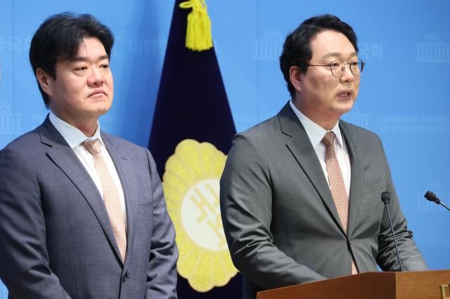 천하람 개혁신당 의원이 5일 서울 여의도 국회 소통관에서 1015 부동산 대책의 위법성을 지적하는 기자회견을 하고 있다사진연합뉴스