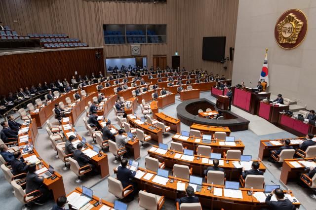 김민석 국무총리가 6일 국회 예결위 회의장에서 열린 전체회의에 참석해 인사말을 하고 있다 이날 국회 예결위는 정부가 제출안 2026년도 예산 심의에 본격 돌입했다사진연합뉴스