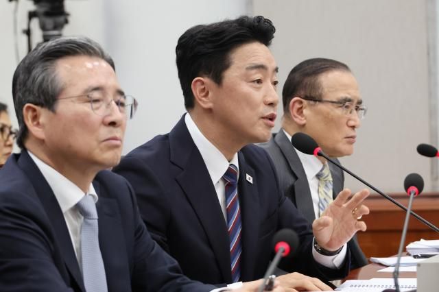 강훈식 대통령 비서실장이 6일 서울 여의도 국회에서 열린 운영위원회의 대통령비서실과 국가안보실 대통령경호처 등에 대한 국정감사에서 위원 질의에 답하고 있다사진연합뉴스