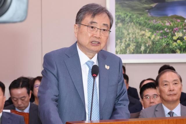 조현 외교부 장관이 28일 서울 여의도 국회에서 열린 외교통일위원회의 종합감사에서 캄보디아 사태 관련 현안보고를 하고 있다 사진연합뉴스