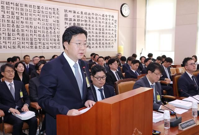 정진우 서울중앙지검장이 23일 국회 법제사법위원회에서 열린 2025년 국정감사에서 업무 보고를 하고 있다 사진연합뉴스