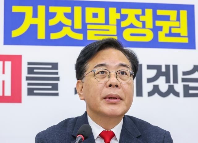 송언석 국민의힘 원내대표가 10일 국회에서 열린 기자간담회에서 여야의 극한 갈등에 관한 발언을 하고 있다사진연합뉴스
