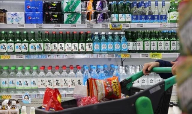 서울의 한 대형마트의 주류 코너 사진연합뉴스