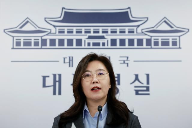 강유정 대변인이 12일 서울 용산 대통령실 청사에서 캄보디아 스캠 범죄 대응 성과 관련 브리핑을 하고 있다사진연합뉴스