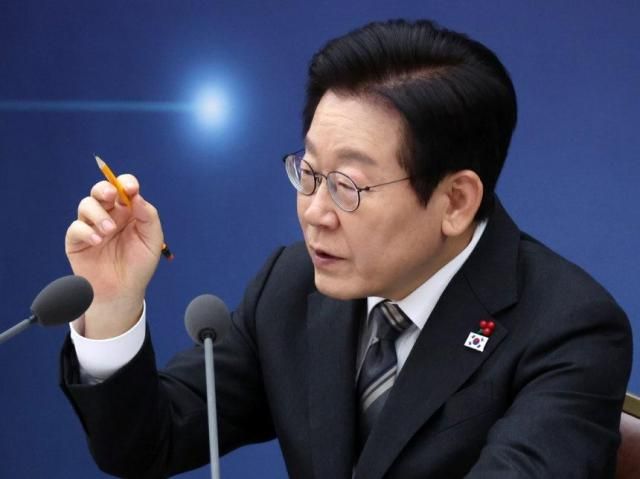 이재명 대통령이 12일 세종시 정부세종컨벤션센터에서 열린 과학기술정보통신부·개인정보보호위원회 업무보고에서 발언하고 있다 사진연합뉴스