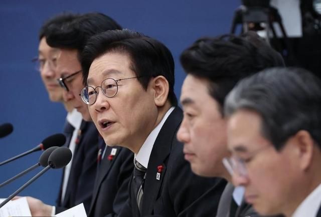 이재명 대통령이 12일 세종시 정부세종컨벤션센터에서 열린 업무보고에서 발언하고 있다 사진연합뉴스