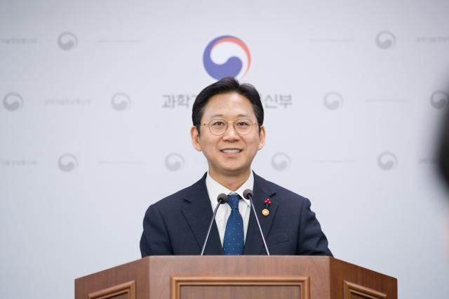 배경훈 부총리 겸 과학기술정보통신부 장관이 12일 정부세종청사 기자실에서 ‘2026년도 과기정통부 업무계획 보고’ 관련 브리핑을 하고 있다사진과기정통부