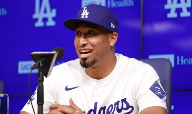 디아스가 13일한국시간 미국 캘리포니아주 로스앤젤레스에서 로스앤젤레스 다저스 입단 기자회견을 하고 있다 사진연합뉴스