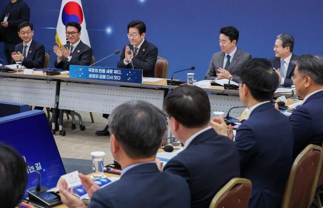 12일 세종시 정부세종컨벤션센터에서 이재명 대통령이 참석한 국토교통부 업무보고가 진행되고 있다 사진연합뉴스