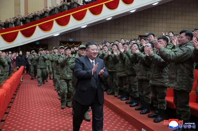 북한 조선중앙통신은 전날 평양 4·25문화회관 광장에서 제528공병연대를 위한 환영식이 진행됐다고 13일 보도했다 사진조선중앙통신 연합뉴스