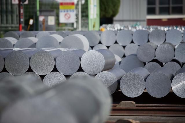 세아항공방산소재의 고강도 알루미늄 소재가 적재되어 있다 사진세아홀딩스