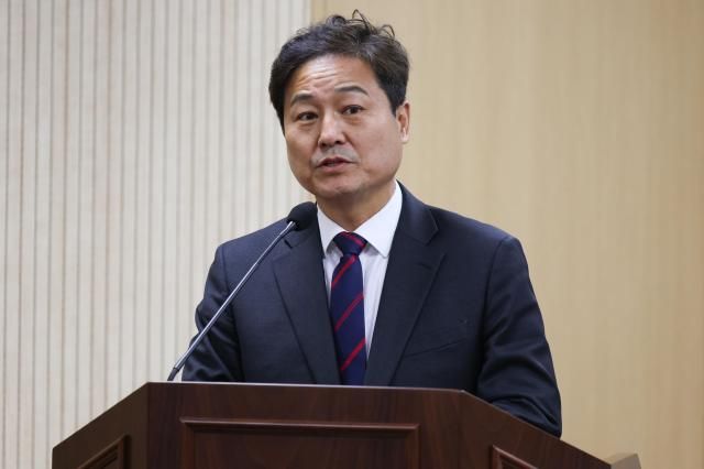 김영배 더불어민주당 의원이 지난달 25일 서울 중구 서울시의회 의원회관에서 열린 한강버스 사업 전면 재검토 긴급진단 토론회에서 인사말을 하고 있다사진연합뉴스