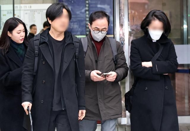 대통령 관저 이전 특혜 의혹의 핵심 인물인 김오진 전 국토교통부 차관이 16일 서초구 서울중앙지방법원에서 열린 구속 전 피의자 심문영장실질심사을 마치고 나와 구치소로 향하고 있다 20251216 사진연합뉴스