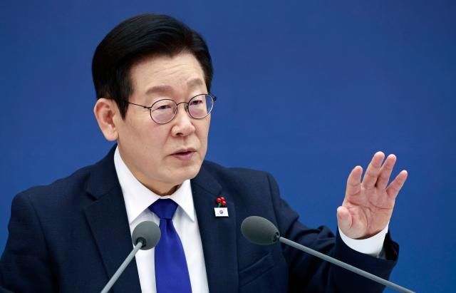 이재명 대통령이 16일 정부세종컨벤션센터에서 열린 보건복지부질병관리청·식품의약품안전처 업무보고에서 발언하고 있다 사진연합뉴스