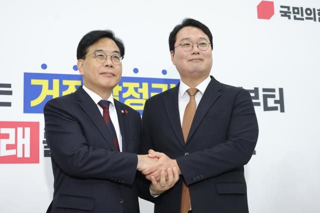 통일교 게이트 특검 추진 위해 만난 송언석과 천하람 사진연합뉴스