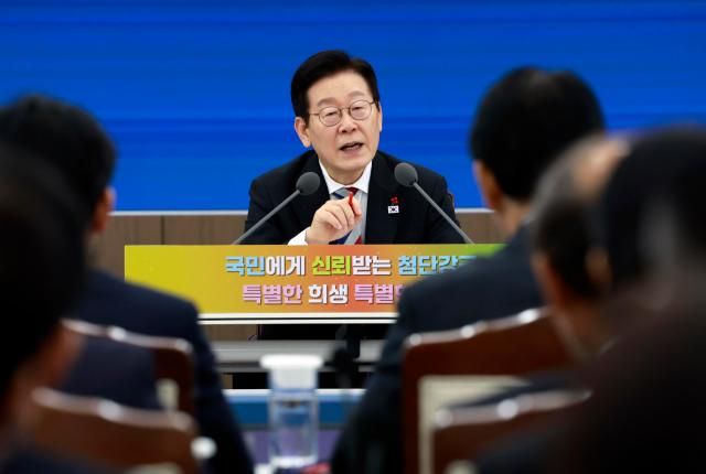 이재명 대통령이 지난 18일 서울 용산구 국방부에서 열린 국방부·국가보훈부 업무보고에서 발언하고 있다 사진연합뉴스