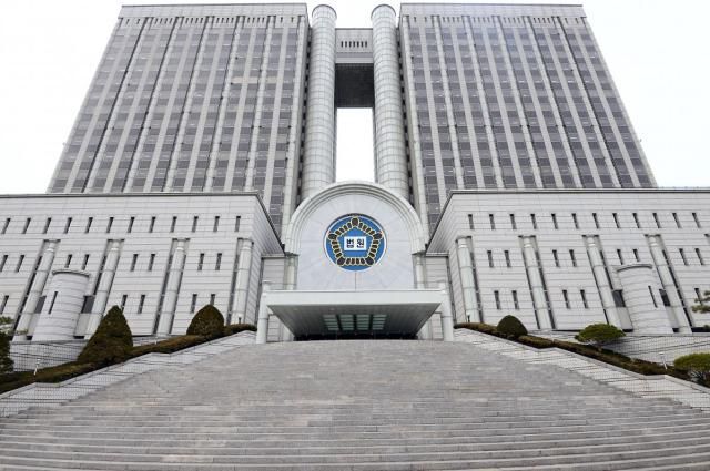 서울중앙지법과 서울고등법원이 함께 쓰고 있는 서울 서초동 법원청사 전경 사진연합뉴스