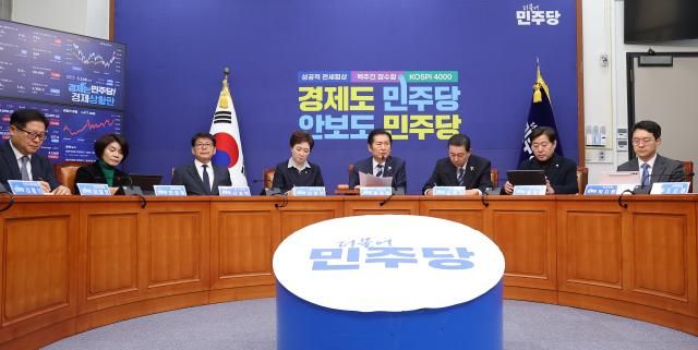 더불어민주당 정청래 대표가 지난 22일 서울 여의도 국회에서 열린 최고위원회의에서 발언하고 있다사진연합뉴스