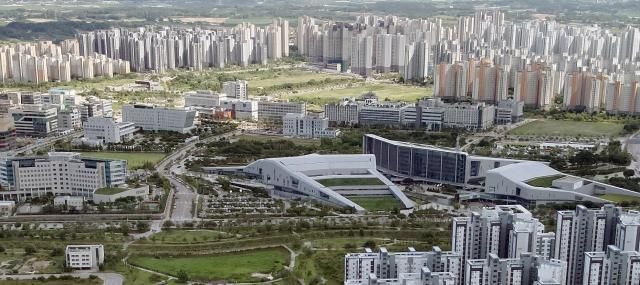 충남도청사 전경사진충남도