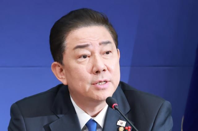 김병기 더불어민주당 원내대표가 지난 24일 국회에서 열린 최고위원회의에 참석해 발언하고 있다 사진연합뉴스