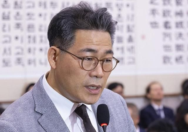 마약수사 관련 의혹 질의에 답하는 백해룡 경정 사진연합뉴스