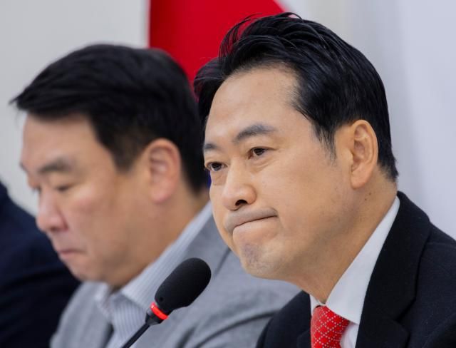 국민의힘 장동혁 대표가 28일 국회에서 열린 기자간담회에서 질문을 받고 있다사진연합뉴스