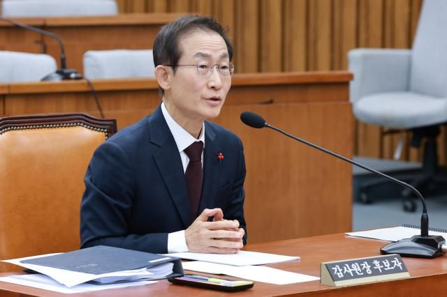 김호철 감사원장 후보자가 29일 국회에서 열린 인사청문회에 출석해 의원 질의에 답하고 있다 사진연합뉴스