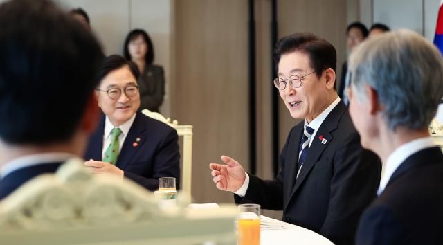 이재명 대통령이 3일 용산 대통령실에서 열린 5부 요인 초청 오찬 간담회에서 발언하고 있다 사진연합뉴스