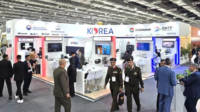 방진회는 경남테크노파크와 공동으로 중소기업관을 구성해 해외 판로 확보에 어려움을 겪는 중소 회원사 10곳의 참가를 집중 지원했다 이를 통해 이집트 및 인근 군·정부 관계자들과의 직접적인 상담 기회를 제공함으로써 실질적 해외 마케팅 기반을 강화하는 데 주력했다사진한국방위산업진흥회