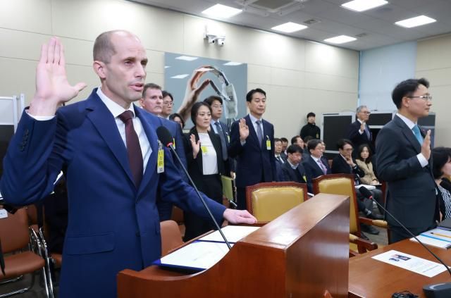 청문회 선서하는 쿠팡 대표이사 서울연합뉴스 신현우 기자 30일 서울 여의도 국회에서 열린 쿠팡 침해사고 및 개인정보 유출 불공정 거래 노동환경 실태 파악과 재발 방지 대책 마련을 위한 청문회에서 해롤드 로저스 쿠팡 대표이사가 선서하고 있다 20251230 nowwegoynacokr2025-12-30 102005 저작권자 ⓒ ㈜연합뉴스 무단 전재 재배포 금지 AI 학습 및 활용 금지저작권자 ⓒ ㈜연합뉴스 무단 전재 재배포 금지 AI 학습 및 활용 금지