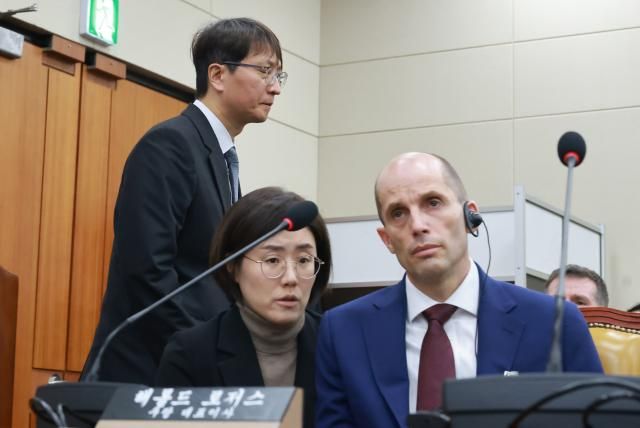 답변 마치고 자리로 돌아가는 박대준 전 쿠팡 대표 서울연합뉴스 신현우 기자 30일 국회에서 열린 쿠팡 침해사고 및 개인정보 유출 불공정 거래 노동환경 실태 파악과 재발 방지 대책 마련을 위한 청문회에서 박대준 전 쿠팡 대표이사가 의원 질의에 답한 뒤 자리로 돌아가고 있다 오른쪽은 해롤드 로저스 쿠팡 대표이사 20251230 nowwegoynacokr2025-12-30 120210 저작권자 ⓒ ㈜연합뉴스 무단 전재 재배포 금지 AI 학습 및 활용 금지저작권자 ⓒ ㈜연합뉴스 무단 전재 재배포 금지 AI 학습 및 활용 금지