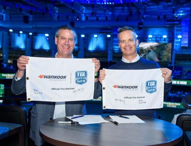 왼쪽부터 한국타이어앤테크놀로지 롭 윌리엄스 북미본부장 TMRW Sports 마이크 맥칼리 CEO 