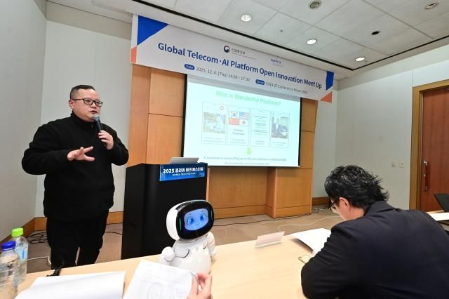코트라가 4일 마련한 글로벌 통신사 오픈이노베이선 밋업행사에서 국내 유망 AI·테크 기업이 글로벌 통신사를 대상으로 비즈니스 피칭을 진행하고 있다 사진코트라