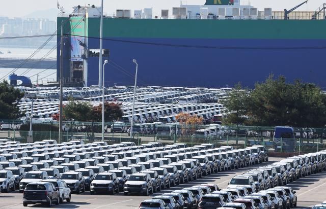 경기도 평택항에 수출용 자동차가 세워져 있는 모습 사진연합뉴스 