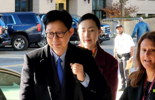 미국 국무부 청사에 입장하는 박윤주 외교1차관 사진연합뉴스