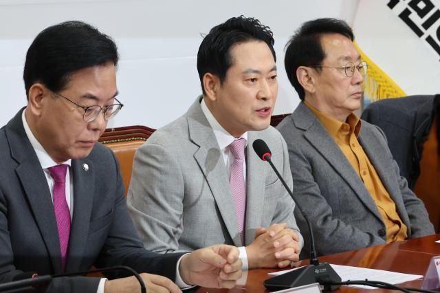장동혁 국민의힘 대표가 지난 5일 서울 여의도 국회에서 열린 혼용무도昏庸無道·어리석고 무능한 군주가 세상을 어지럽힌다 이재명 정권 6개월 국정평가 회의에서 발언하고 있다사진연합뉴스