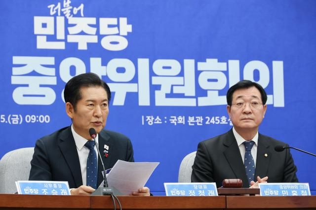 정청래 더불어민주당 대표가 지난 5일 서울 여의도 국회에서 열린 제3차 중앙위 회의에서 발언하고 있다 사진연합뉴스