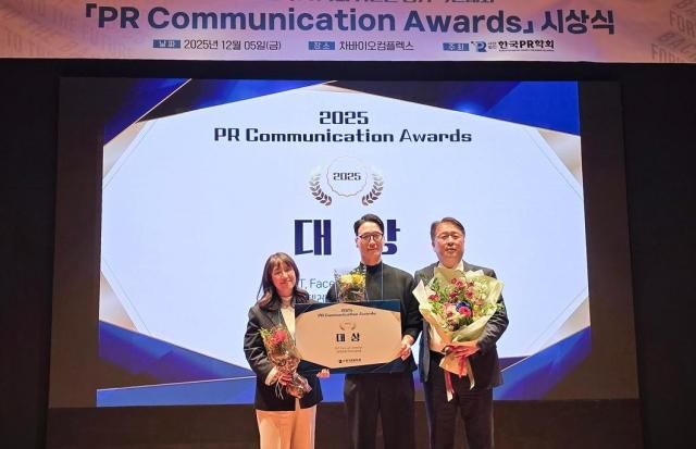 왼쪽부터 유선욱한국PR학회장 정광용SK텔레콤 매니저 권영상SK텔레콤 Comm지원실장 사진SKT 뉴스룸