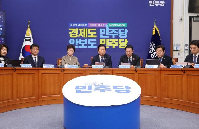 정청래 더불어민주당 대표가 8일 서울 여의도 국회에서 열린 최고위원회의에서 발언하고 있다 사진연합뉴스