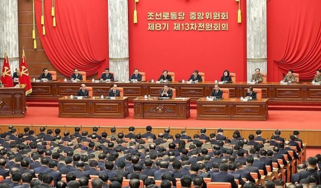 북한 노동당 중앙위원회 제8기 제13차 전원회의 확대회의가 12월 9일에 소집됐다고 조선중앙통신이 10일 보도했다 사진연합뉴스