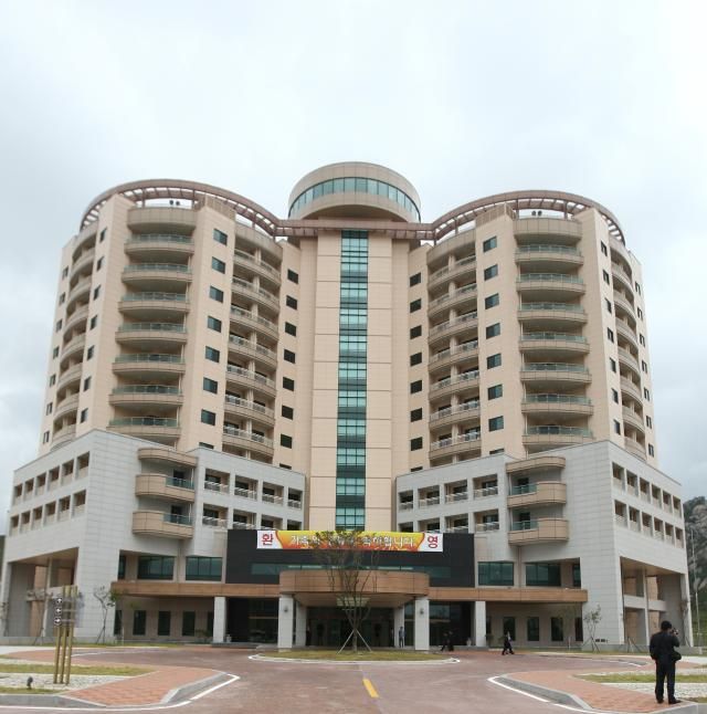 북한이 금강산 관광지구 내 남측 마지막 정부 시설인 이산가족면회소 철거를 시작했다고 통일부가 13일 밝혔다 사진연합뉴스