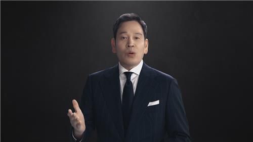 신년사 하는 정용진 신세계그룹 회장 서울연합뉴스 신세계그룹은 정용진 신세계그룹 회장이 2일 신년사에서 2025년 위기의 파고를 넘어설 핵심 무기로 1등 고객을 만족시키는 본업 경쟁력을 제시했다고 밝혔다 사진은 정용진 신세계그룹 회장 202512 신세계그룹 제공 재판매 및 DB 금지 photoynacokr2025-01-02 144814 저작권자 ⓒ ㈜연합뉴스 무단 전재 재배포 금지 AI 학습 및 활용 금지저작권자 ⓒ ㈜연합뉴스 무단 전재 재배포 금지 AI 학습 및 활용 금지