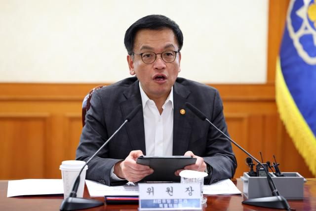 인공지능Al 컴퓨팅 인프라 특별위원회 위원장인 최상목 대통령 권한대행 부총리 겸 기획재정부 장관이 17일 정부서울청사에서 열린 AI 컴퓨팅 인프라 특별위원회에서 발언하고 있다사진대통령실통신사진기자단