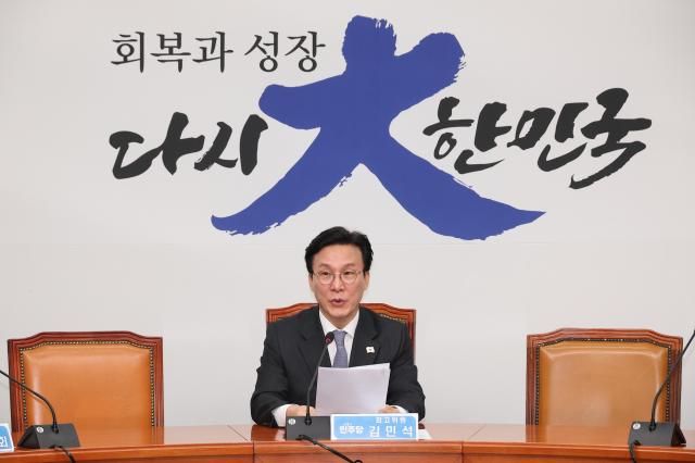 김민석 더불어민주당 최고위원이 23일 서울 여의도 국회에서 기자간담회를 하고 있다 사진연합뉴스