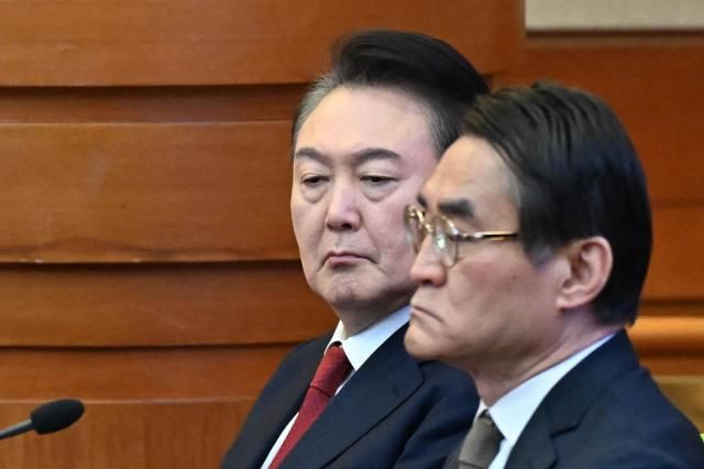 윤석열 대통령이 11일 서울 종로구 헌법재판소에서 열린 윤석열 대통령 탄핵심판 7차 변론에 출석하고 있다 20250211사진사진공동취재단